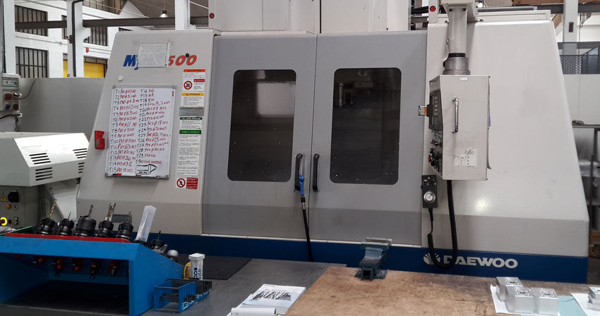Centro di Lavoro Marca DAEWOO Mod. MYNX 500 CNC FANUC 21 Dim. Lavoro X=1000mm, Z=500mm, Y=500 mm
