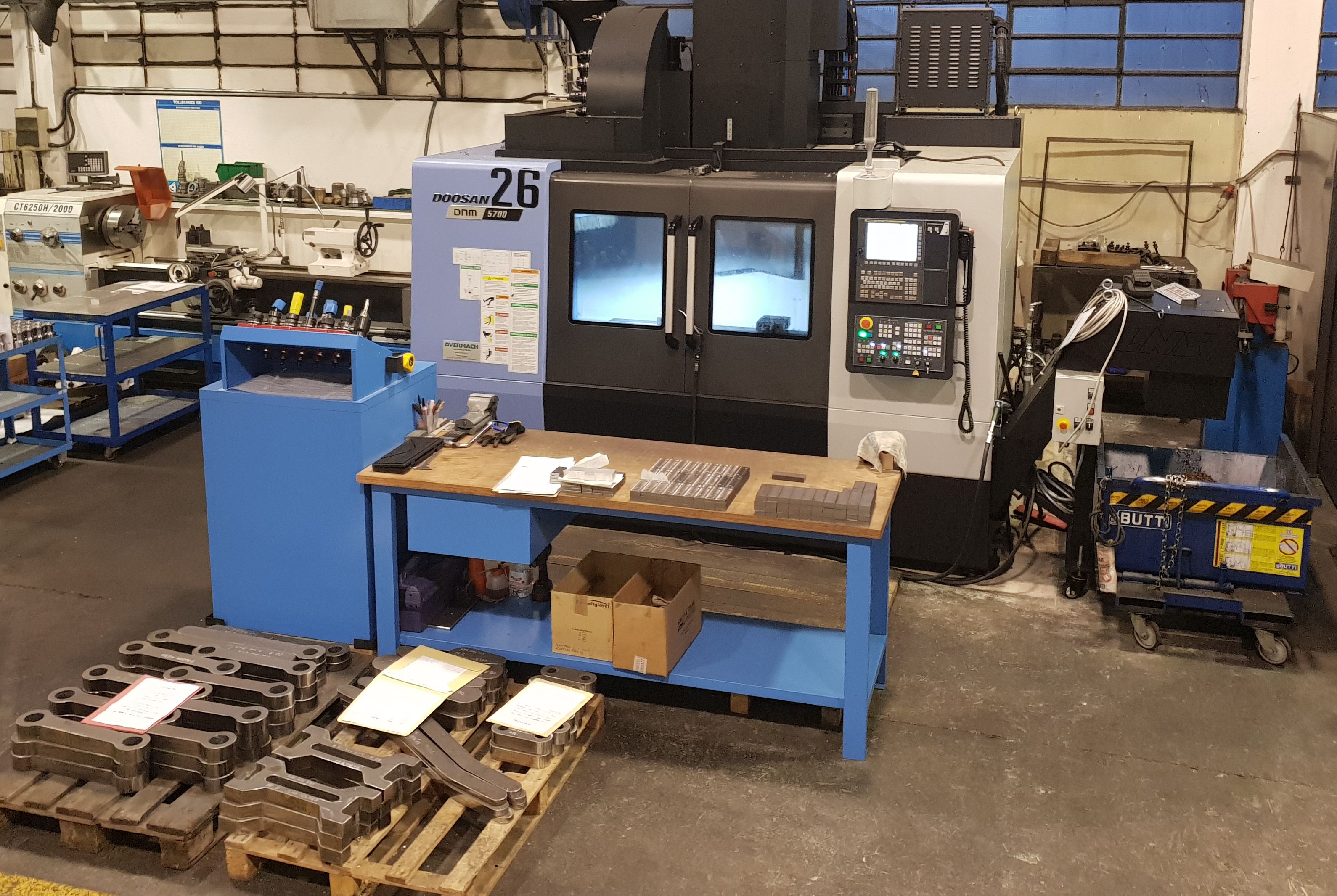 Centro di lavoro orizzontale con cambio pallet marca DOOSAN MOD.HM1250 con CNC Fanuc 31i-B Dim. lavoro X=2100 mm, Z=1500 mm, y=1500 mm